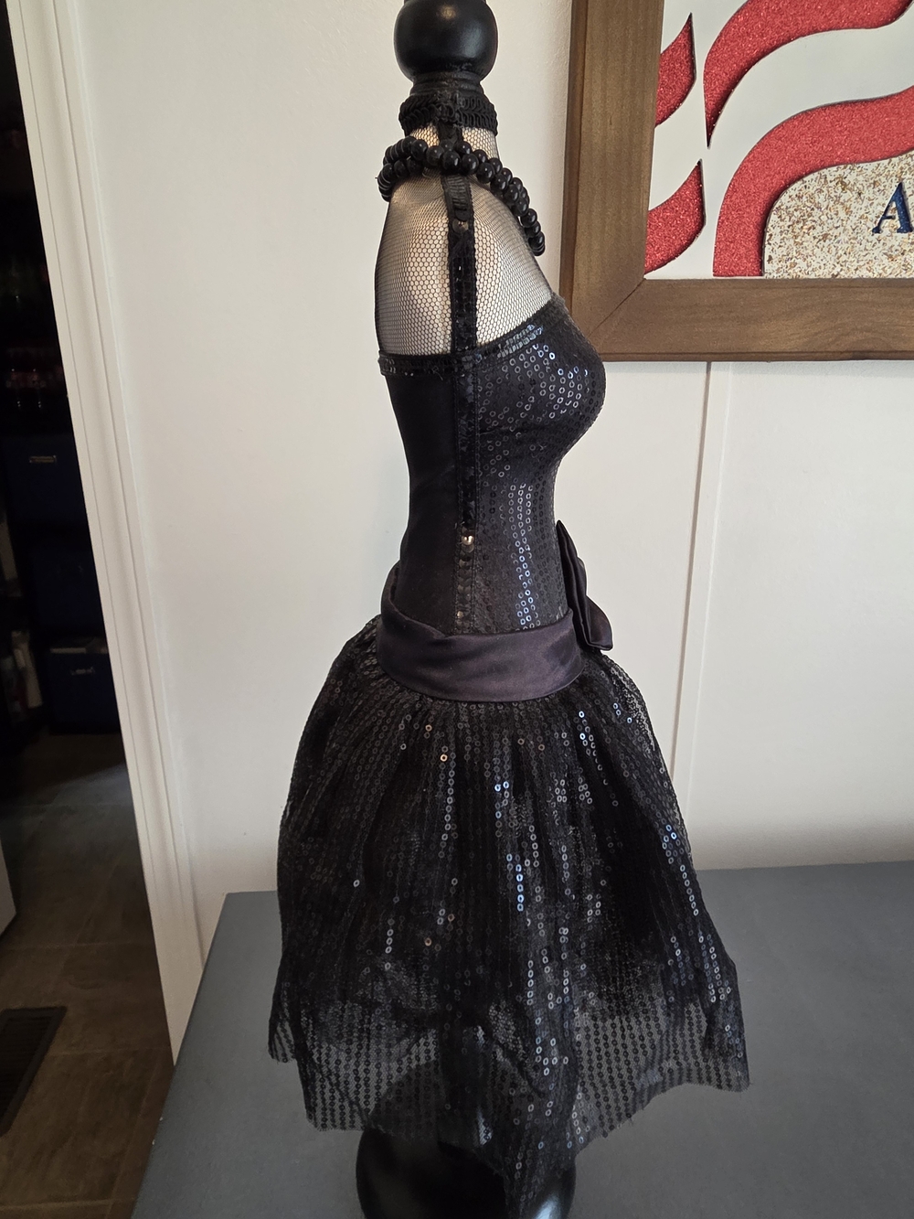 28" Sequin Dress Form - Picture 4 of 8